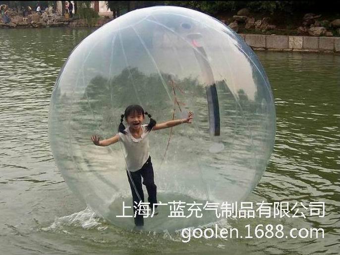 水上步行球